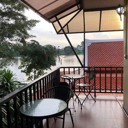 Ruen Thai Ban Rim Nam Kamphaeng Phet Luaran gambar