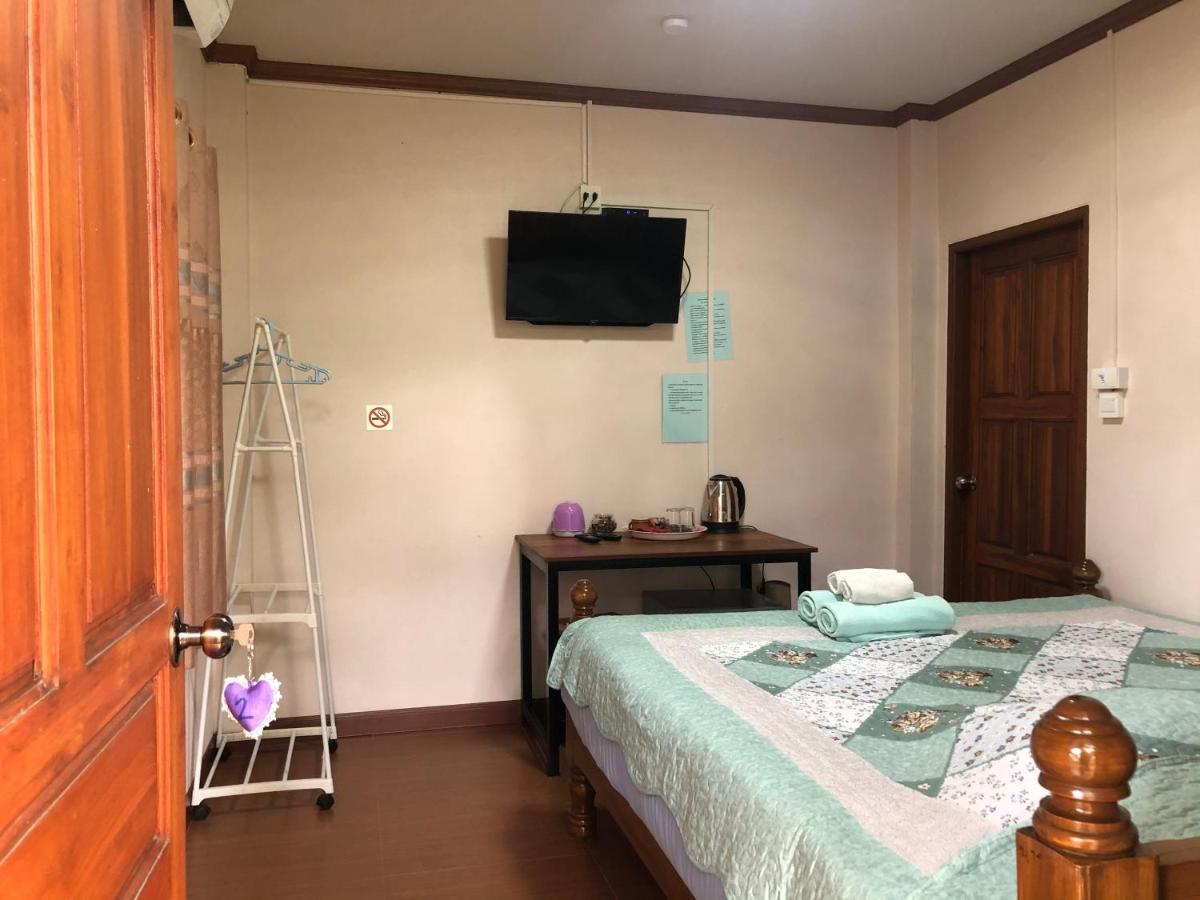 Ruen Thai Ban Rim Nam Kamphaeng Phet Luaran gambar
