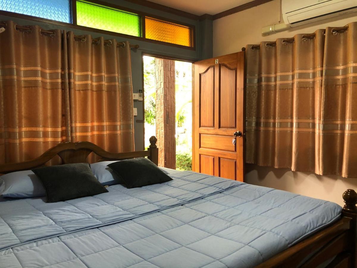 Ruen Thai Ban Rim Nam Kamphaeng Phet Luaran gambar