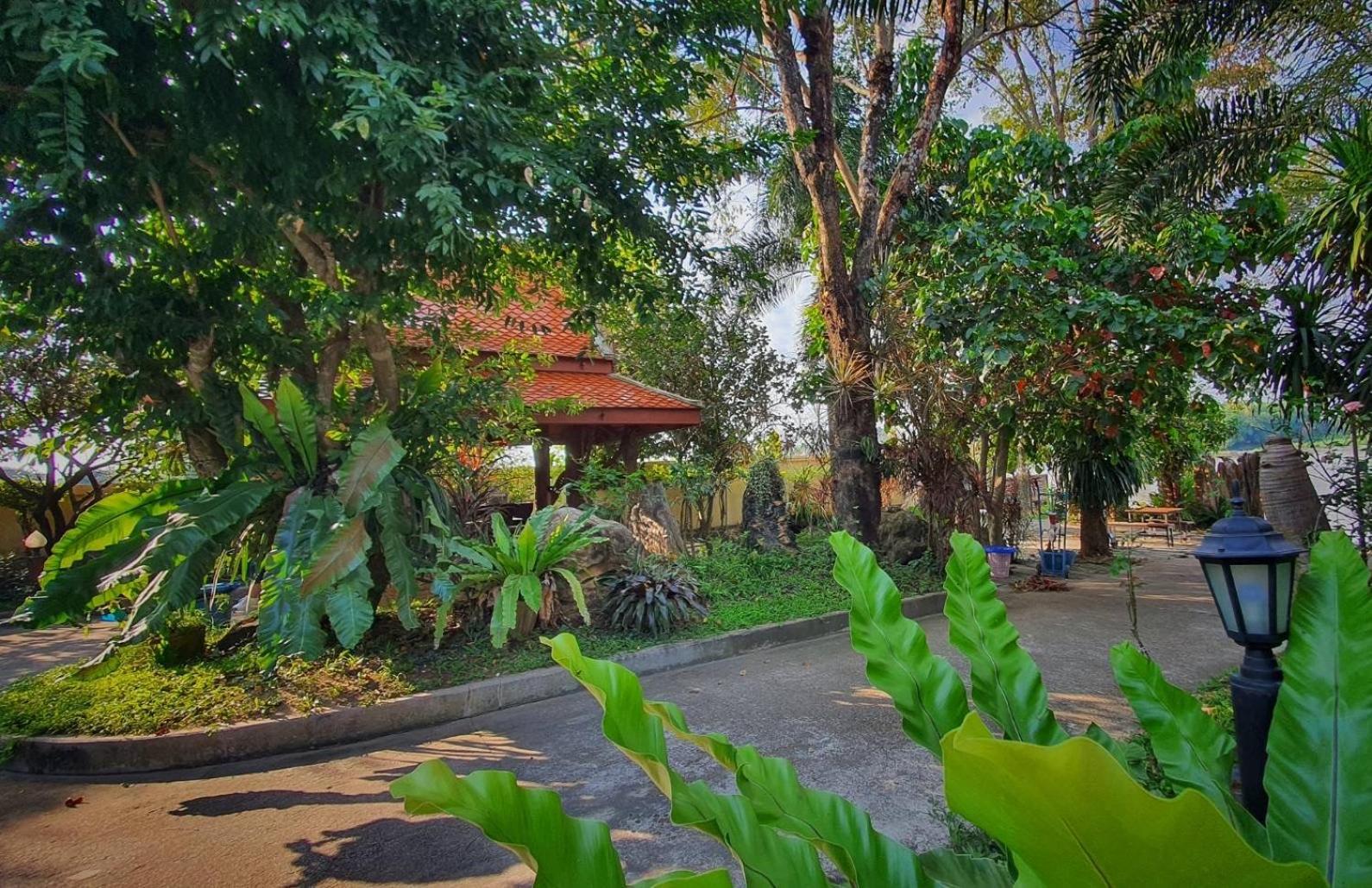 Ruen Thai Ban Rim Nam Kamphaeng Phet Luaran gambar