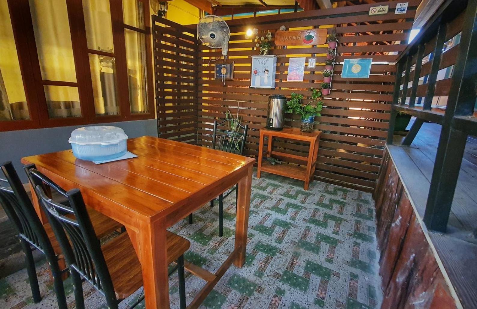 Ruen Thai Ban Rim Nam Kamphaeng Phet Luaran gambar