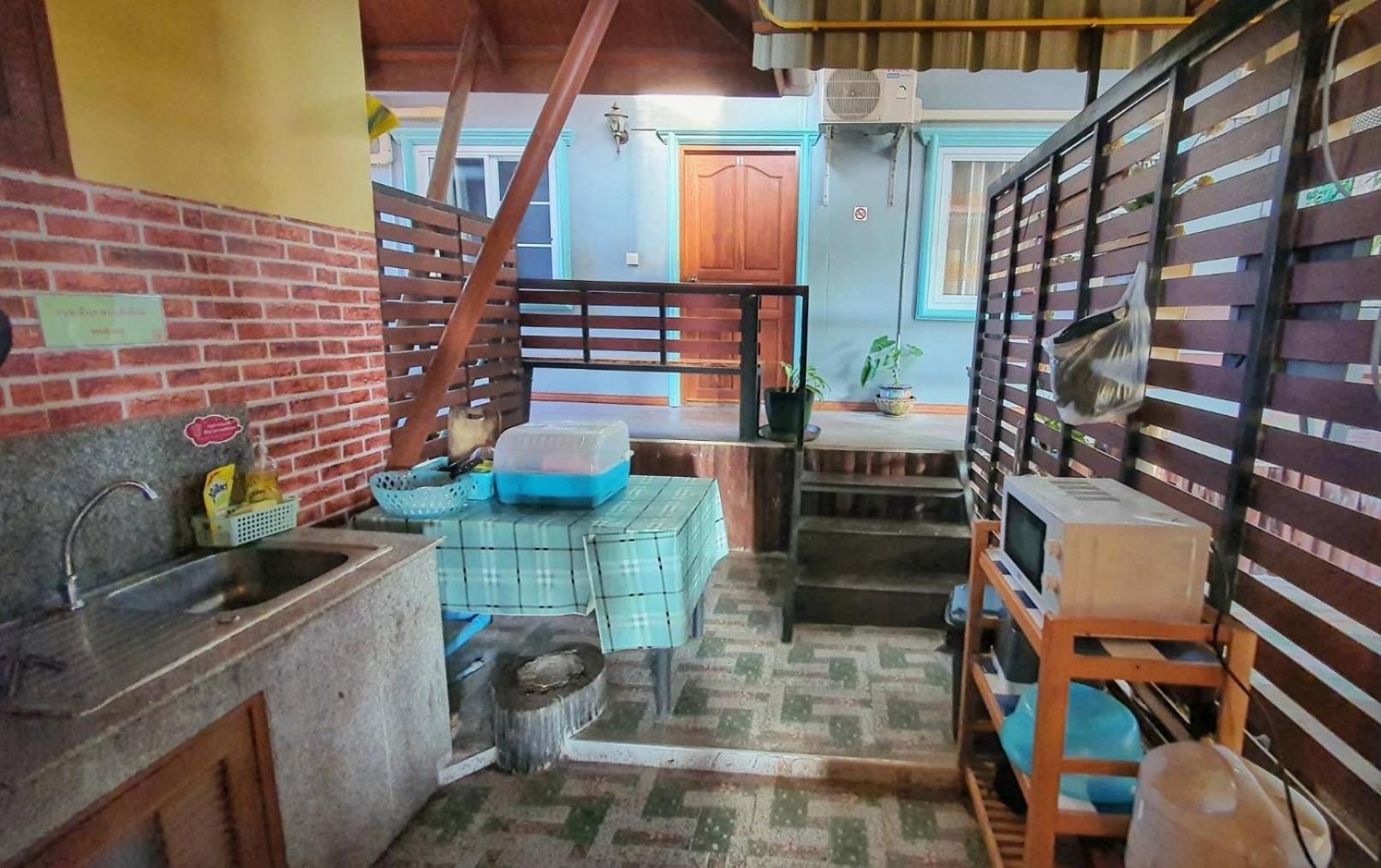 Ruen Thai Ban Rim Nam Kamphaeng Phet Luaran gambar