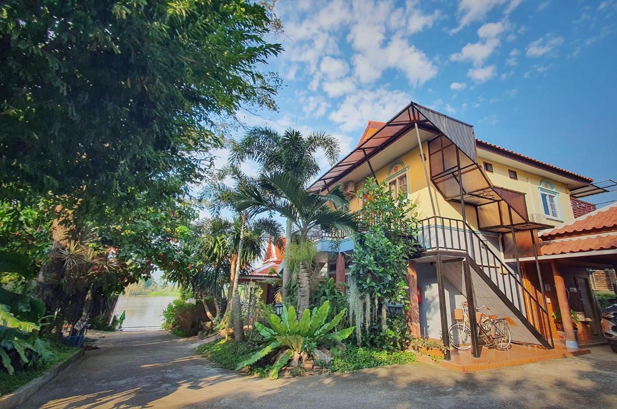 Ruen Thai Ban Rim Nam Kamphaeng Phet Luaran gambar