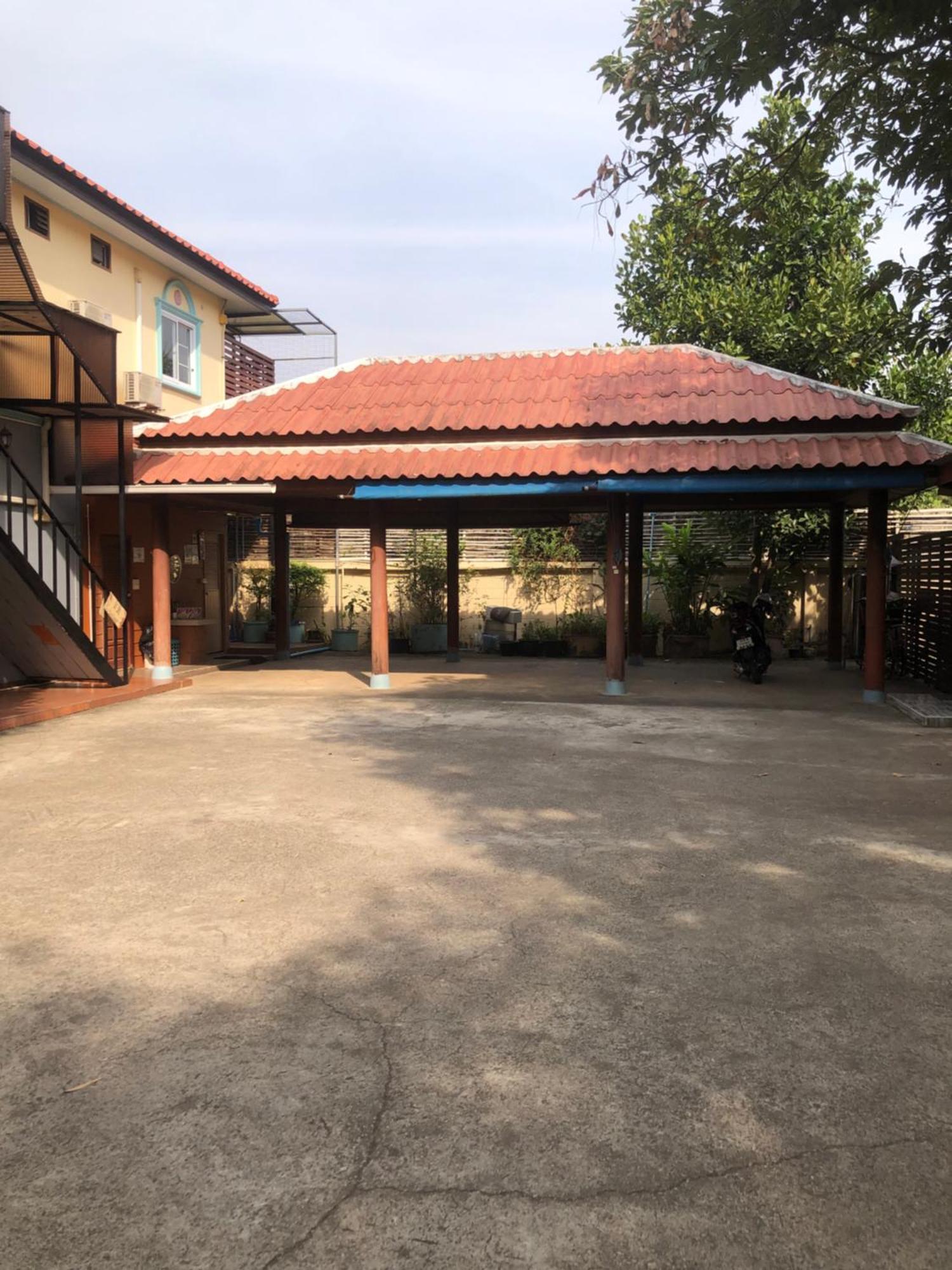 Ruen Thai Ban Rim Nam Kamphaeng Phet Luaran gambar