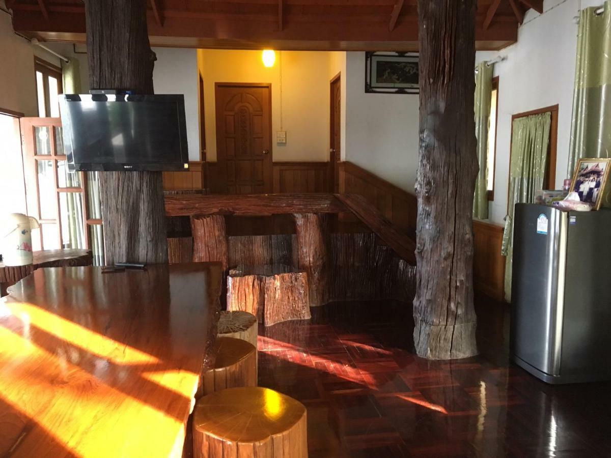 Ruen Thai Ban Rim Nam Kamphaeng Phet Luaran gambar