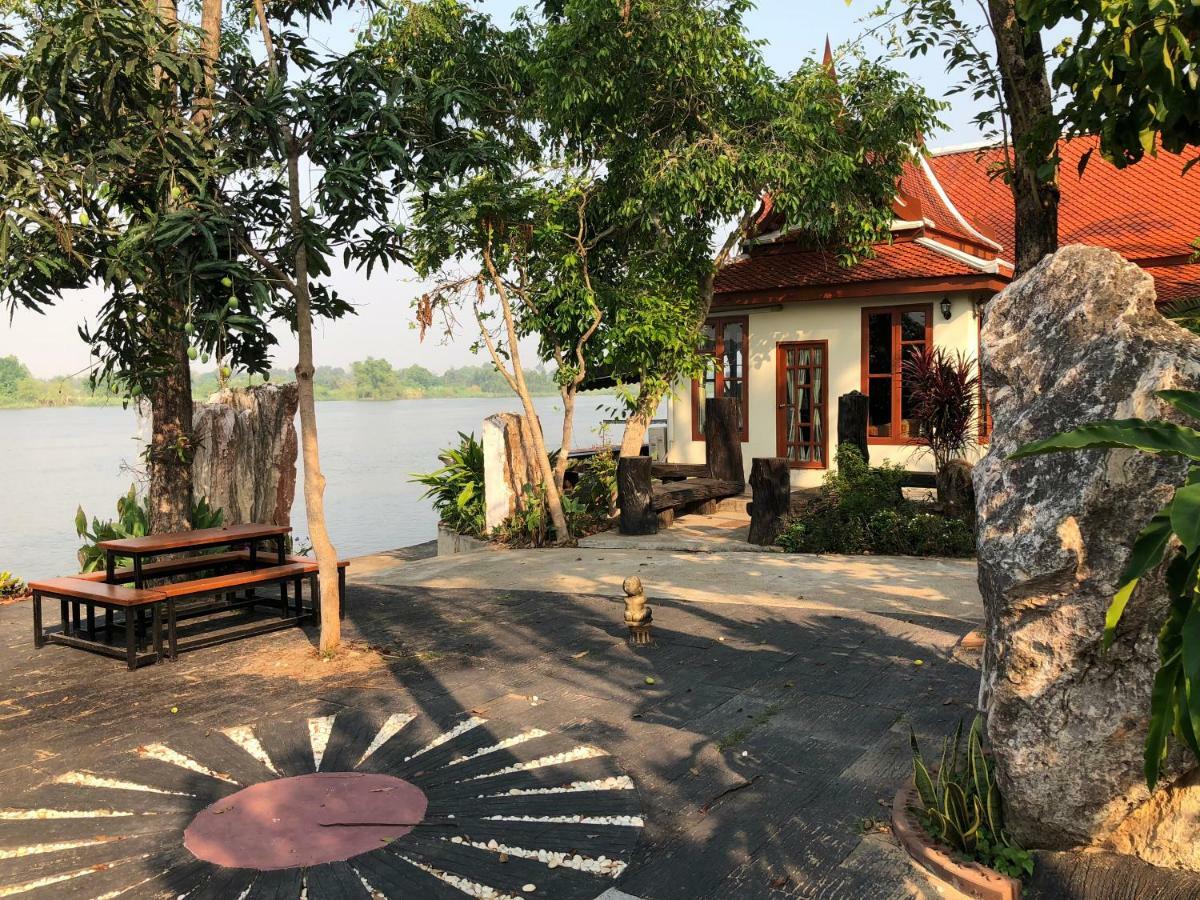 Ruen Thai Ban Rim Nam Kamphaeng Phet Luaran gambar