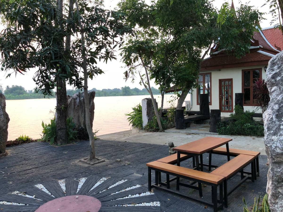 Ruen Thai Ban Rim Nam Kamphaeng Phet Luaran gambar