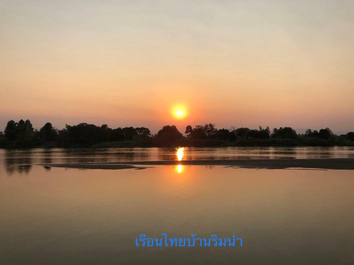 Ruen Thai Ban Rim Nam Kamphaeng Phet Luaran gambar