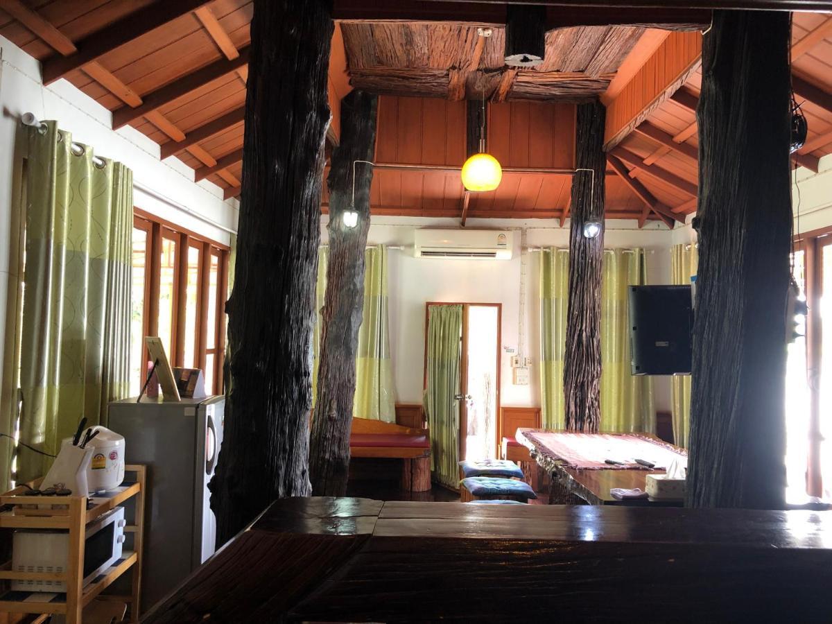 Ruen Thai Ban Rim Nam Kamphaeng Phet Luaran gambar